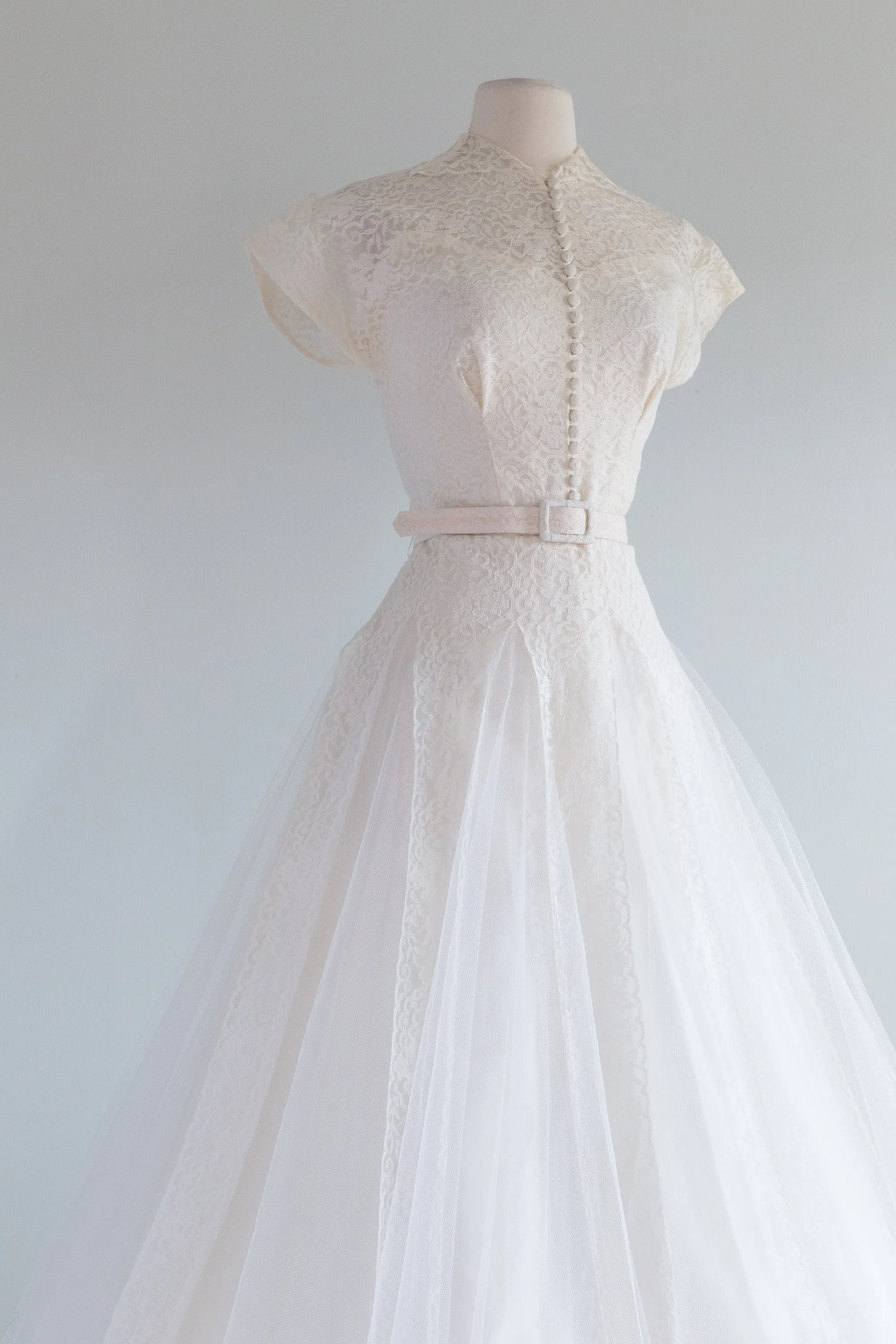 Classic 1950's Tea Length Lace Wedding Dress / Waist 28