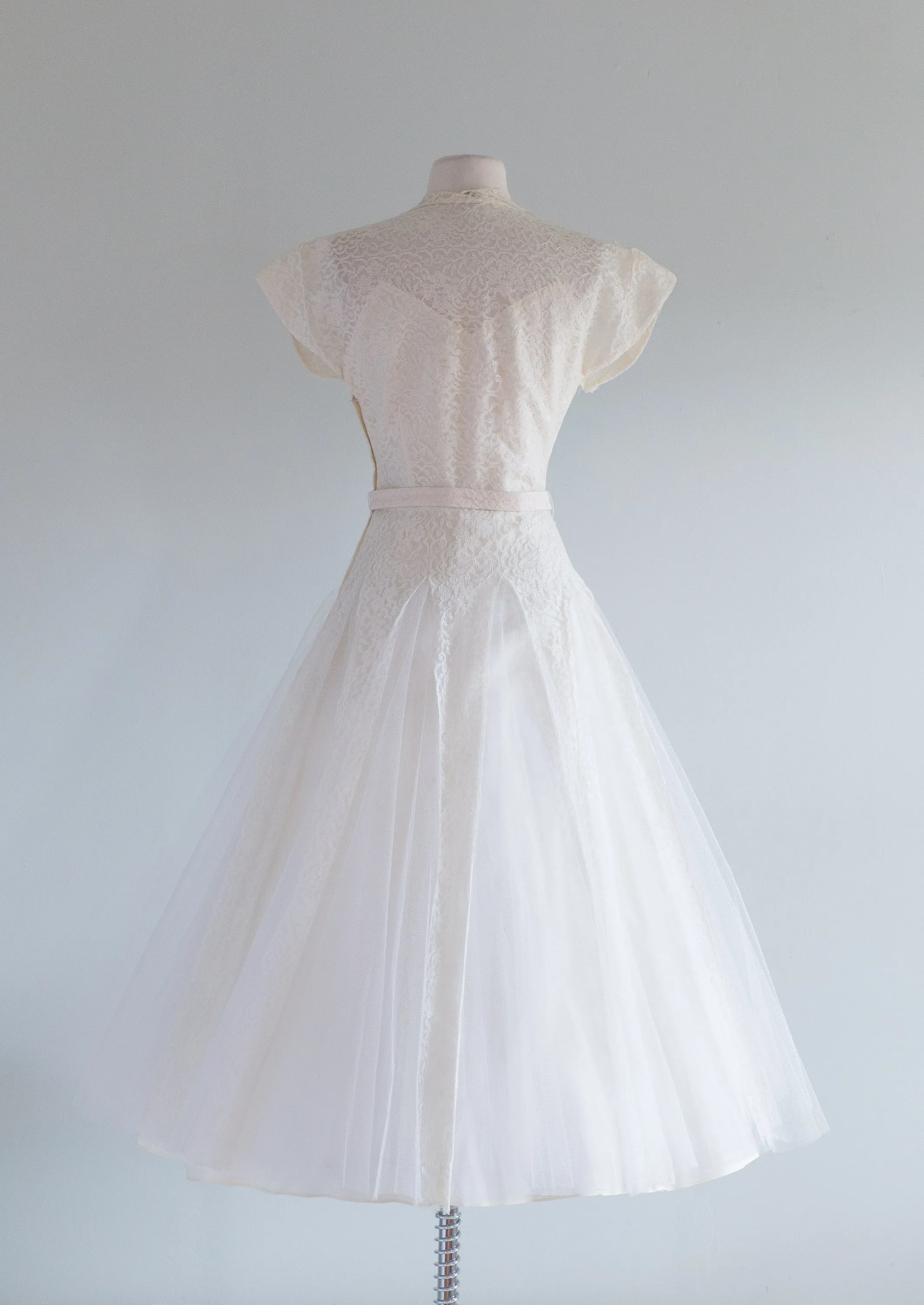Classic 1950's Tea Length Lace Wedding Dress / Waist 28