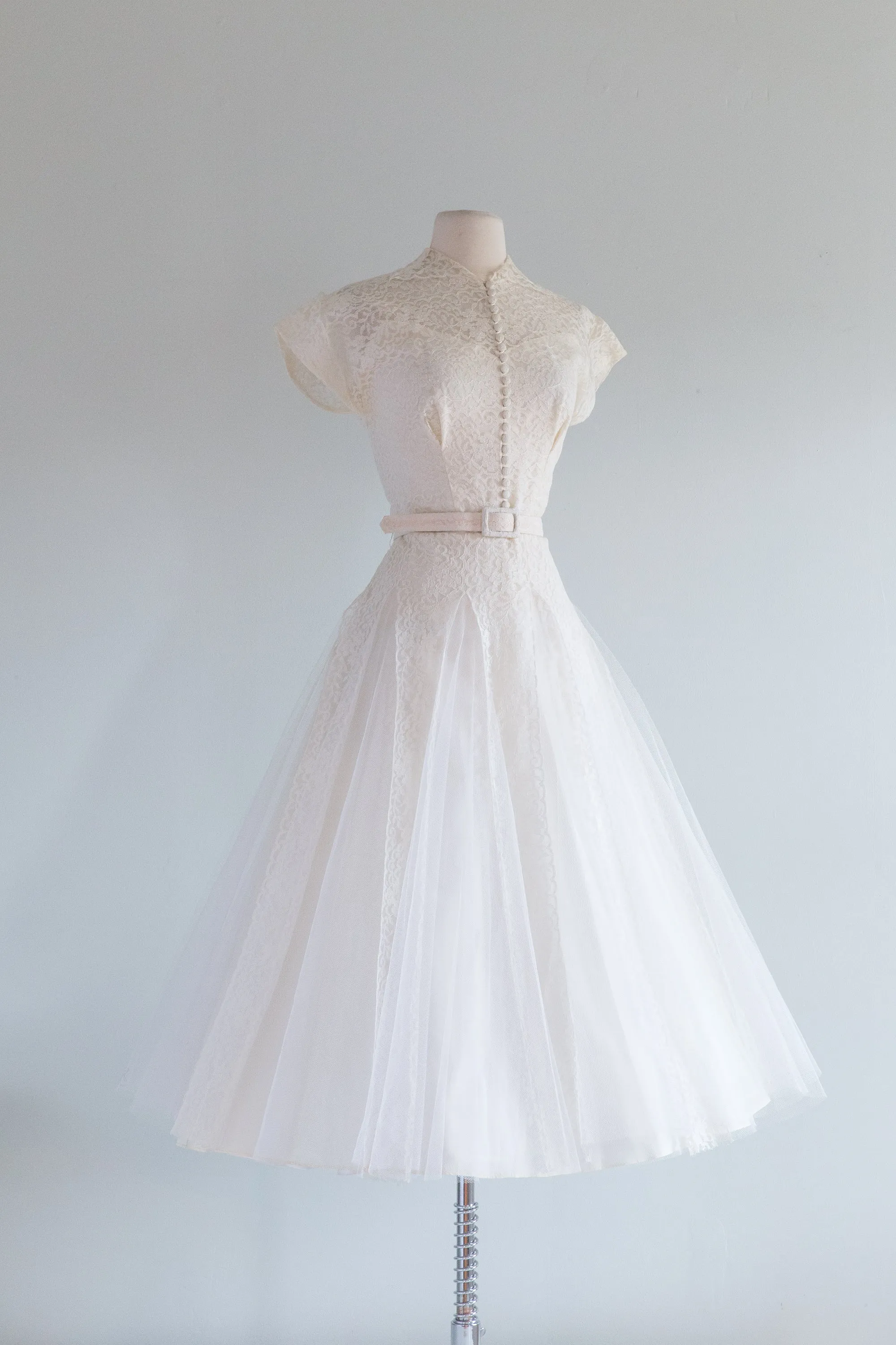 Classic 1950's Tea Length Lace Wedding Dress / Waist 28