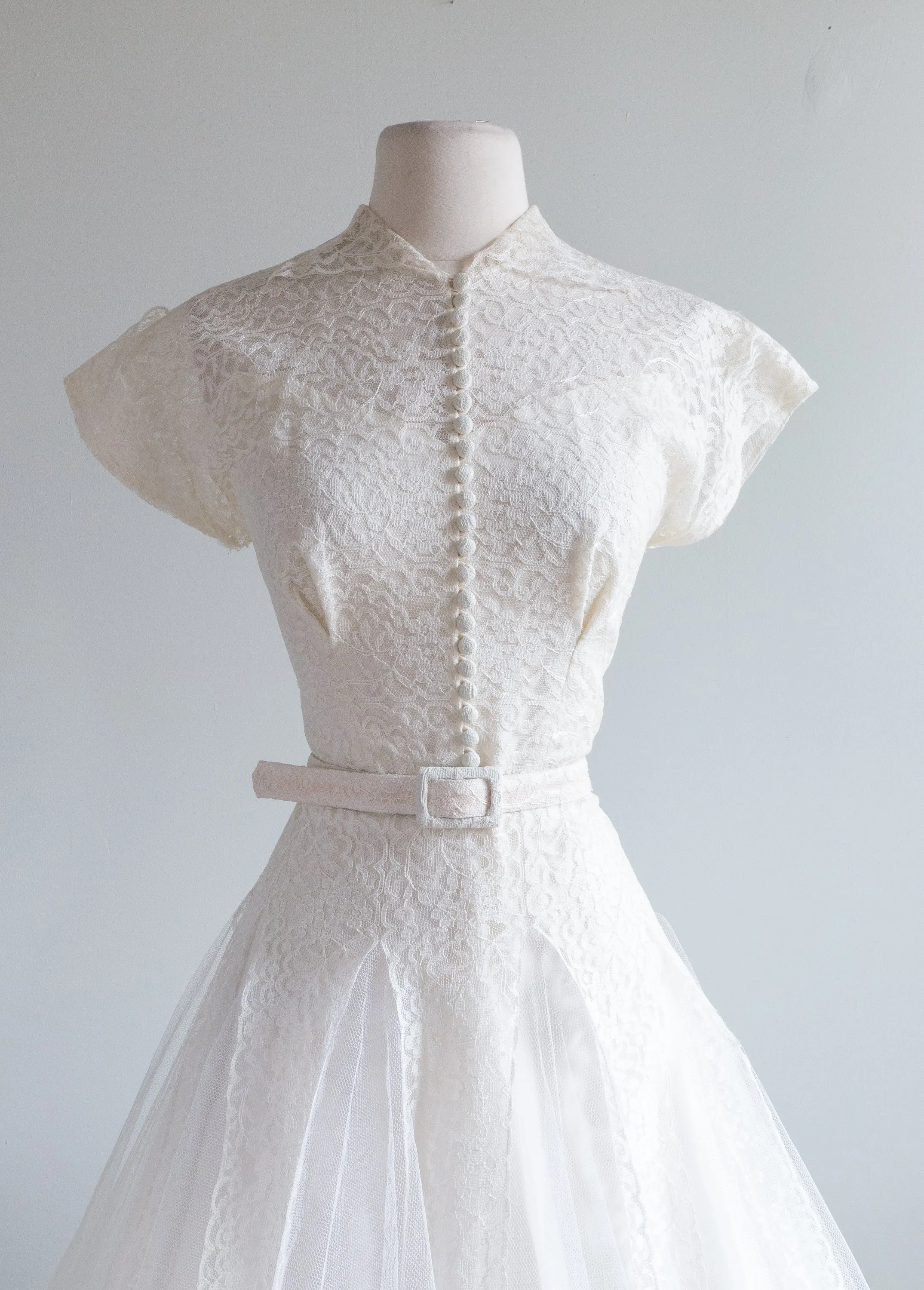 Classic 1950's Tea Length Lace Wedding Dress / Waist 28