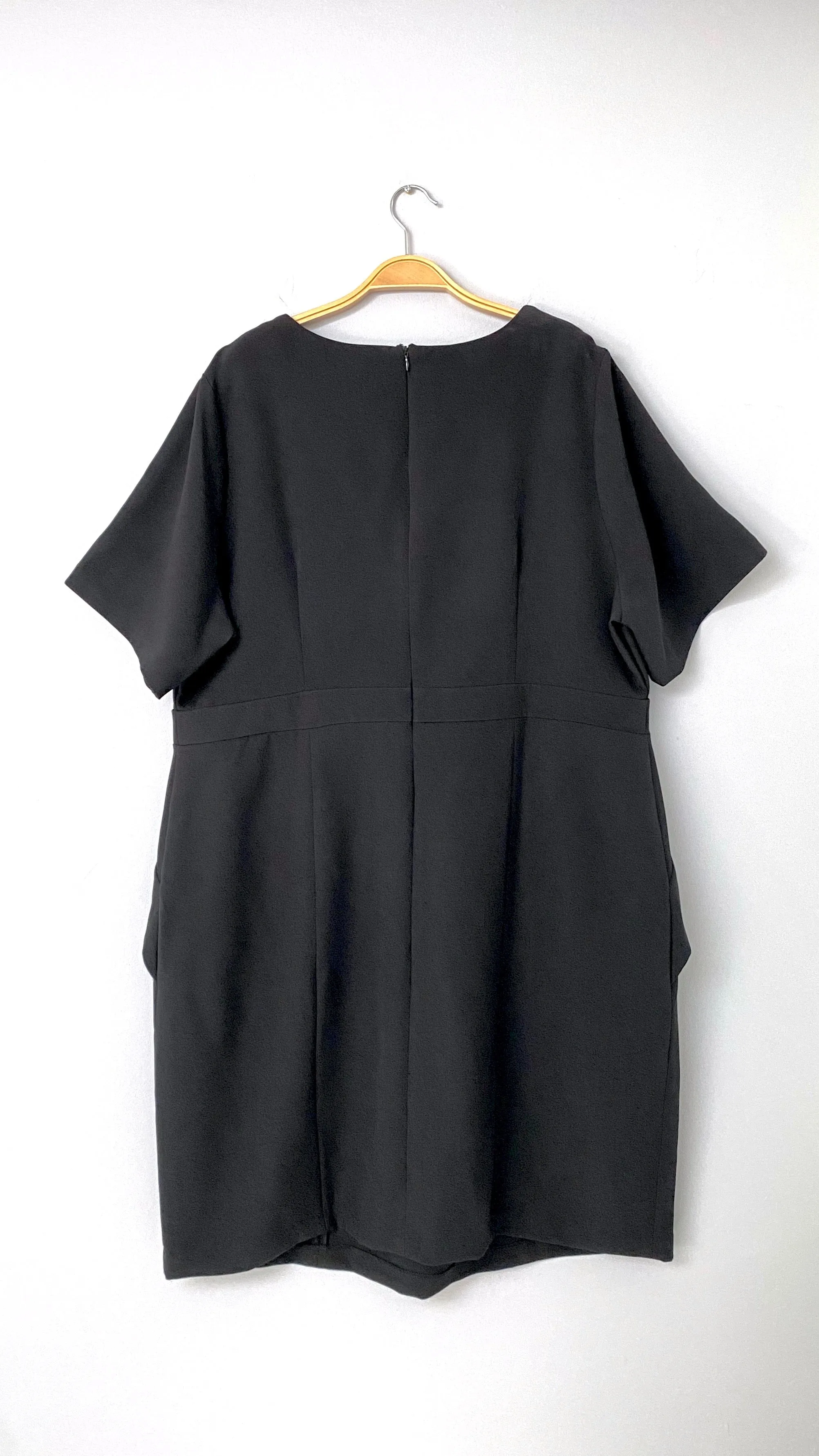 ELOQUII Black Structured Waist Work Week Dress (20)