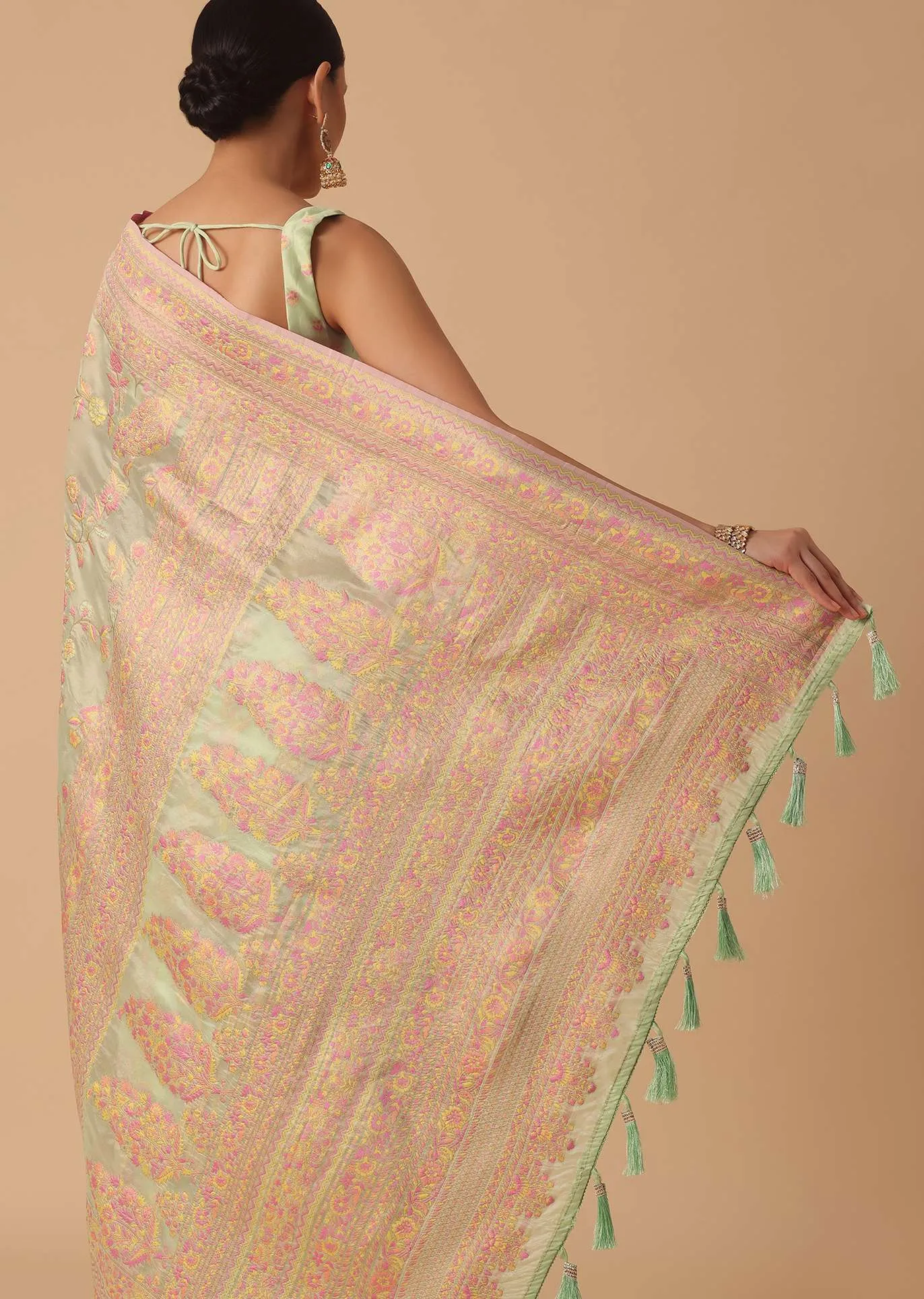 Green Kashmiri Handloom Saree With Thread Work And Unstitched Blouse Piece