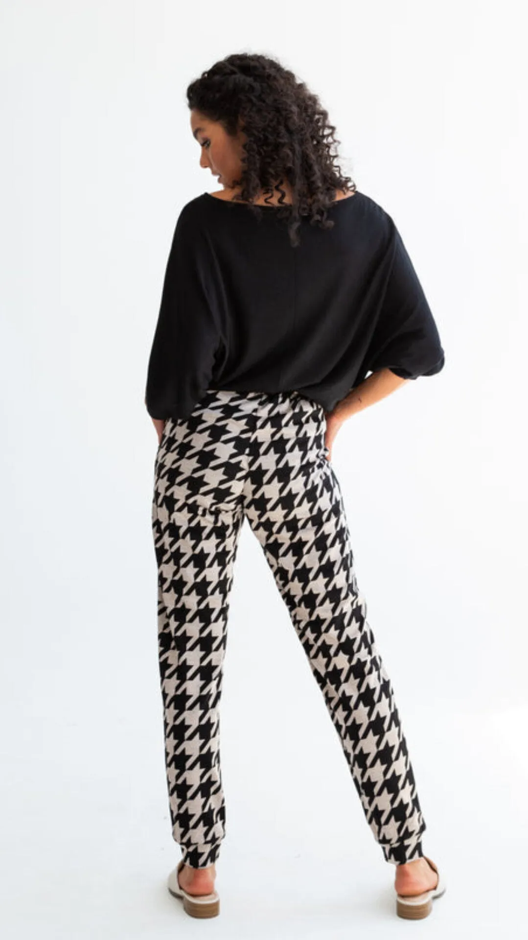 Kinda pants- houndstooth print