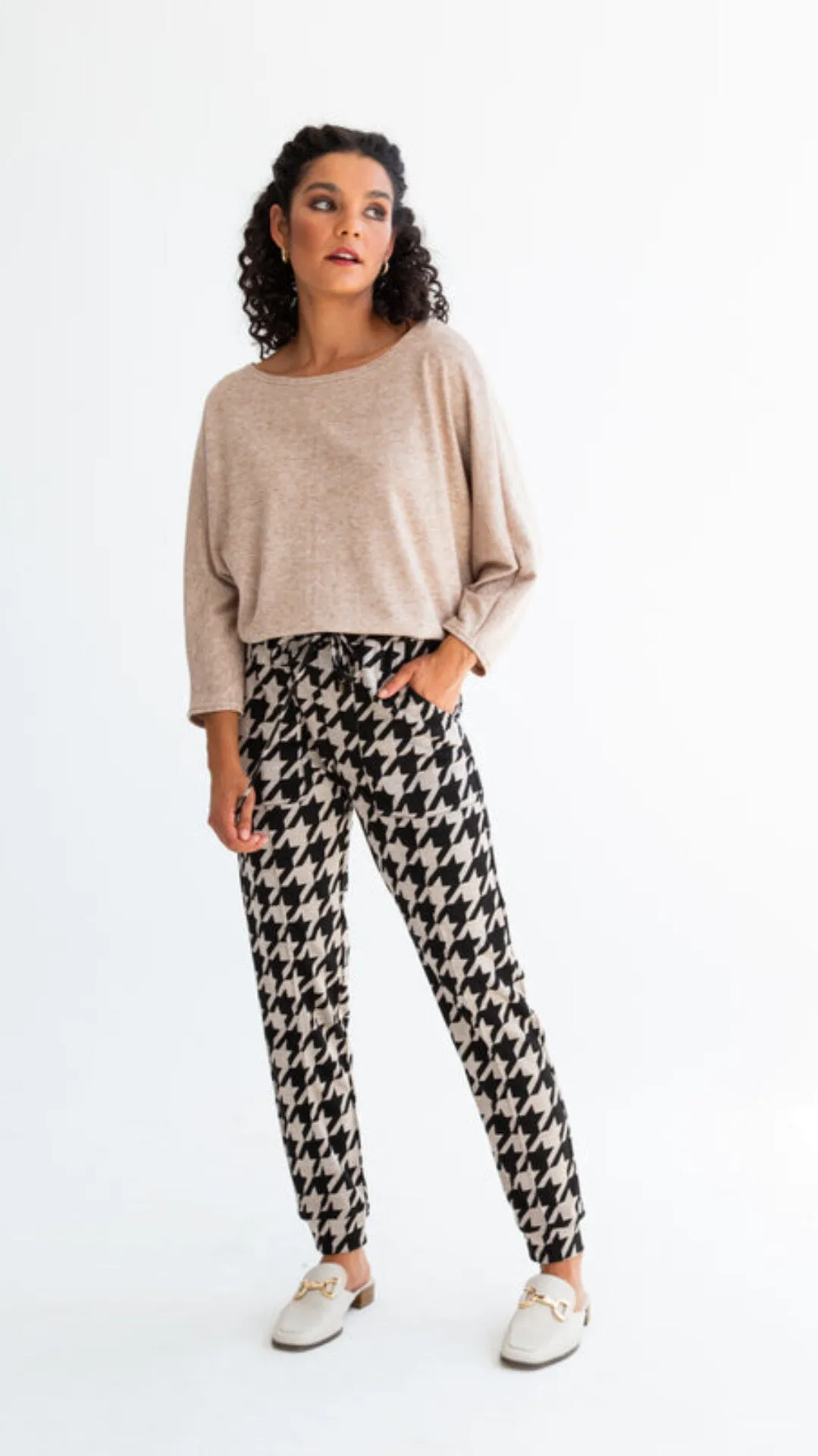 Kinda pants- houndstooth print
