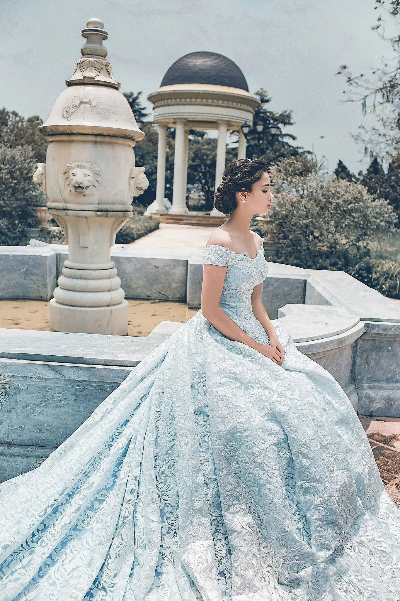 Royal ice queen blue wedding